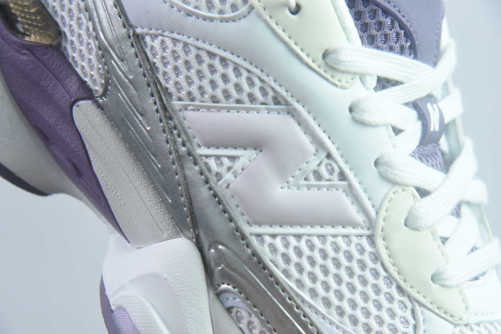 新百伦 New Balance NB9060 U906049S 全套原楦原纸板原厂数据开发 进口三明治网面 原装进口翻毛皮料正确绒感卡色 正确中底拉帮中底网布细节 原厂标裁 带 光防伪 定制后跟透明水晶模块 冲裁组合 大底贴合程度胶水上色把控完美 整洁度挑战全网艺术家 多道序QC把关品质完善 匠心打造 耗时两个月开发完成 工艺极其复杂难度可想而知 新开独立私模大底 全网唯一正确六层组合大底 高端零售专供产物 白 纯原版本 货号:TBT57282833 实拍细节图