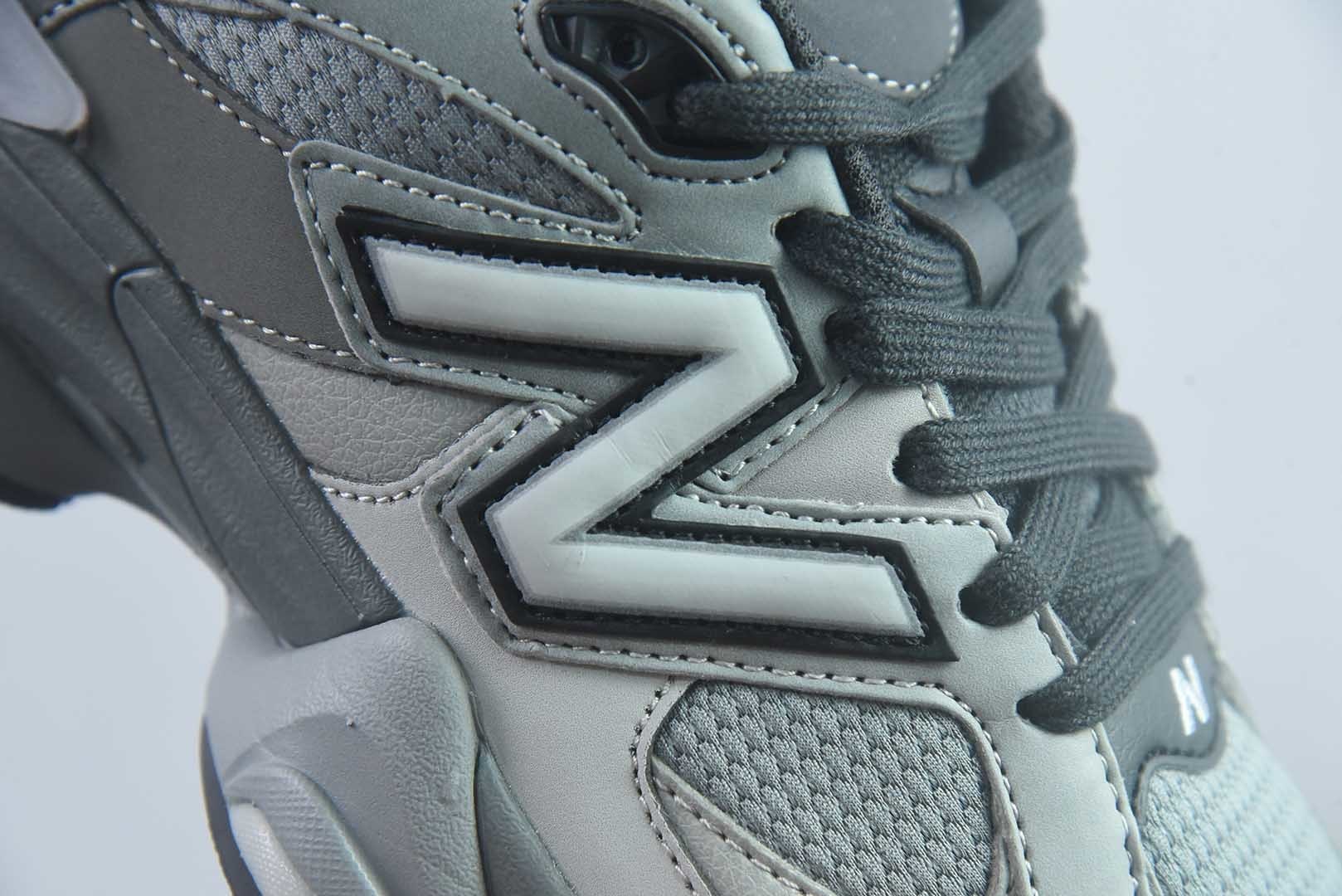 新百伦 New Balance NB9060 U90609XS 全套原楦原纸板原厂数据开发 进口三明治网面 原装进口翻毛皮料正确绒感卡色 正确中底拉帮中底网布细节 原厂标裁 带 光防伪 定制后跟透明水晶模块 冲裁组合 大底贴合程度胶水上色把控完美 整洁度挑战全网艺术家 多道序QC把关品质完善 匠心打造 耗时两个月开发完成 工艺极其复杂难度可想而知 新开独立私模大底 全网唯一正确六层组合大底 高端零售专供产物 灰色 纯原版本 货号:TBT57282833 实拍细节图