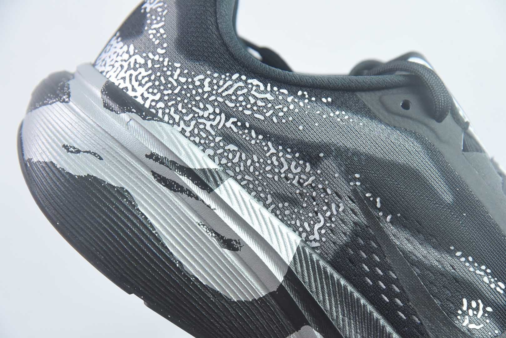 耐克 Nike Zoom Pegasus 42 飞马42代 网面 黑色跑步鞋 IQ3928-001 高端外贸零售专供品质 鞋盒钢印 鞋外标内置RFID芯片 原厂竖纹垫脚纸 可一眼区分市面版本 纯原版本 货号：IBP95269839 实拍细节图
