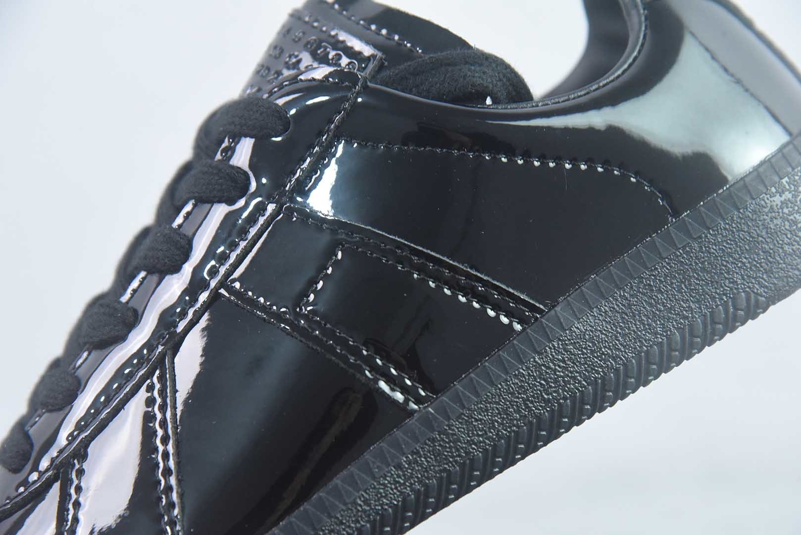 梅森马吉拉 Maison Margiela MM6网 小 鞋，比利时著名设计师品牌- / 22 Classic Replica Leather Low Sneaker 系列低帮经典绅士德训平底百搭小 红板鞋 纯原版本 货号：SDP25805435 实拍细节图