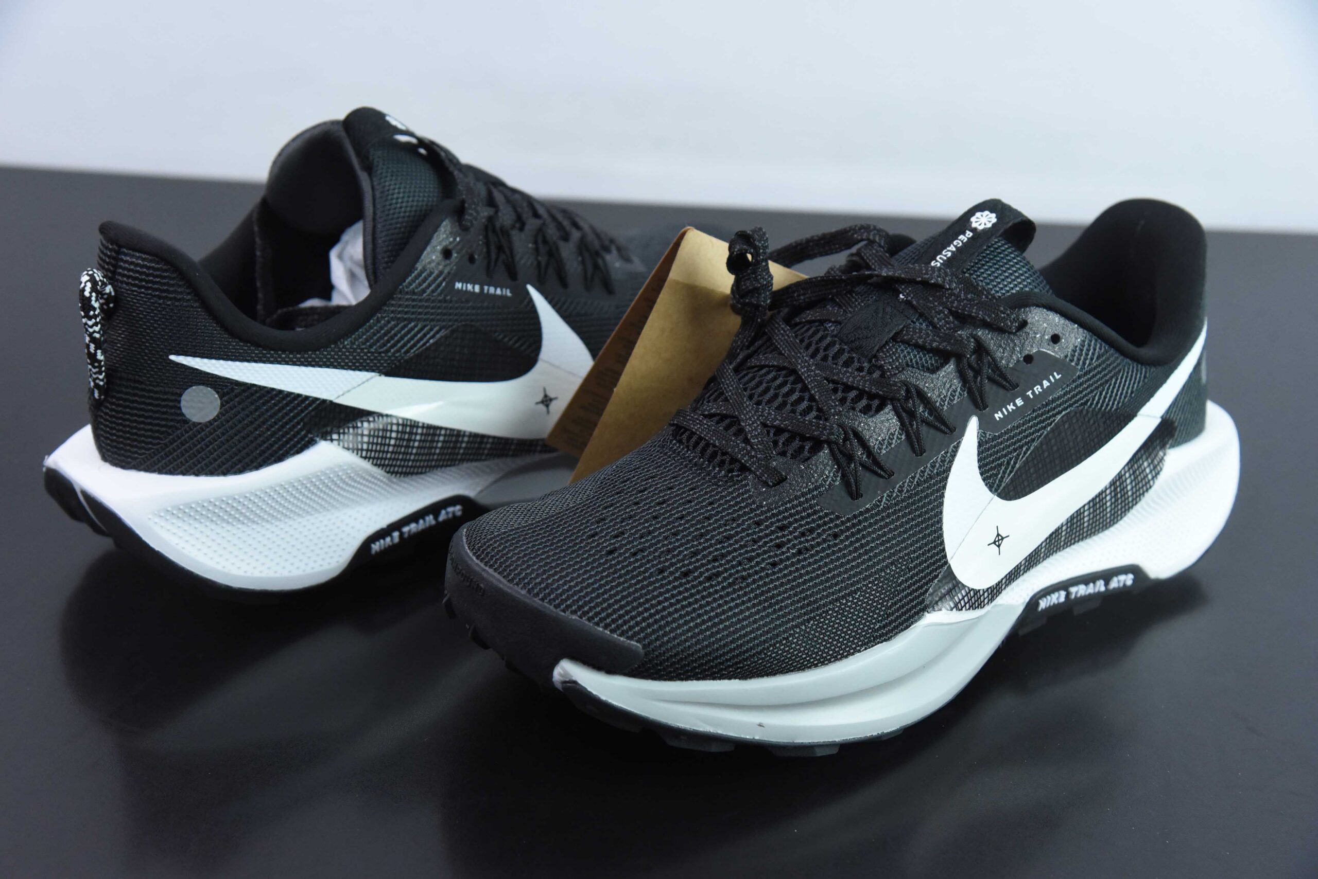 耐克 Nike Reactx Pegasus Trail 5 飞马越野5代系列低帮户外轻量休闲运动越野 黑白慢跑鞋 纯原版本 货号:DV3864-001 实拍细节图