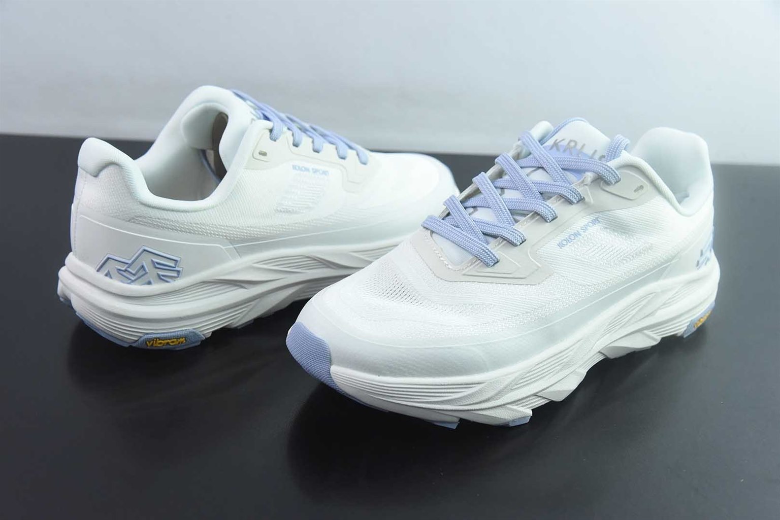 可隆 KOLON SPORT / SPORT KRUST 抓地 V 底巴斯夫轻盈 户外 徒步 越野 白色跑鞋 / 纯原版本 货号：LUFH5AN001 实拍细节图