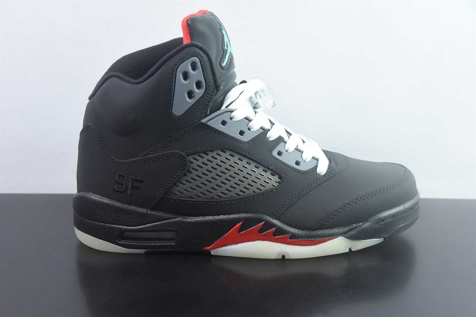 乔丹 Air Jordan 5 Retro x SoleFly 联名 黑绿高帮篮球鞋 纯原版本 货号：IU0734-001 实拍细节图