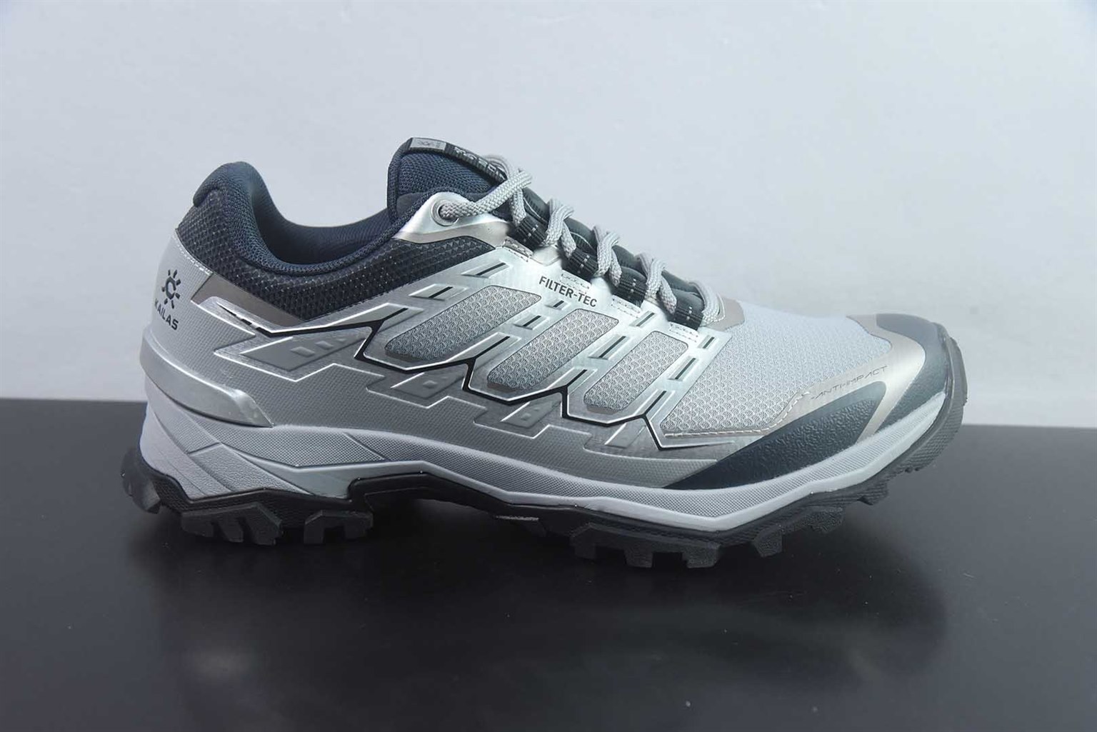 凯乐石 KAILAS 远征 5 Vibram 防滑强抓地力夏季网面防砂防撞户外运动 减震耐磨透气支撑 登山 银色徒步鞋 男款 纯原版本 货号：DHDC68738430 实拍细节图