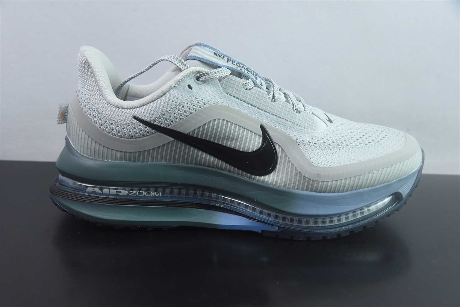 耐克 Nike Air Zoom Pegasus Premium 网面全掌气垫缓震 白蓝跑鞋 纯原版本 货号:HQ2592-017 实拍细节图