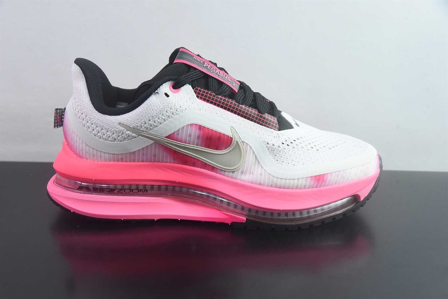 耐克 Nike Air Zoom Pegasus Premium 网面全掌气垫缓震 粉白跑鞋 纯原版本 货号：IR1811-664 实拍细节图