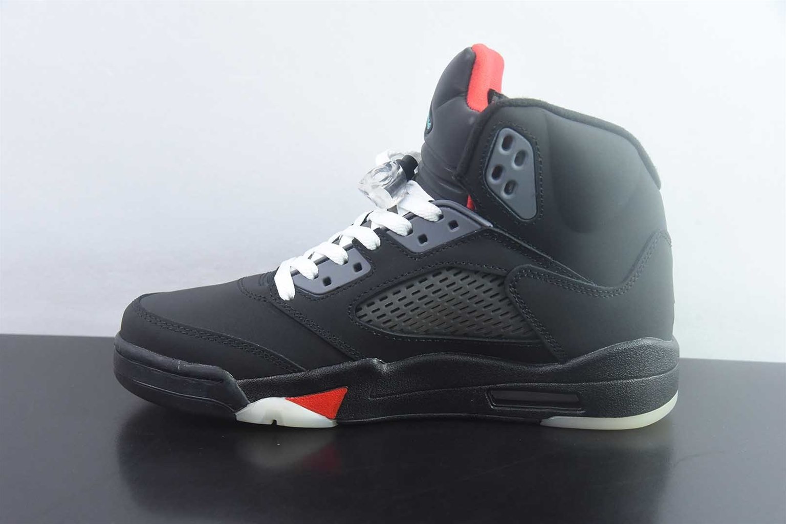 乔丹 Air Jordan 5 Retro x SoleFly 联名 黑绿高帮篮球鞋 纯原版本 货号：IU0734-001 实拍细节图
