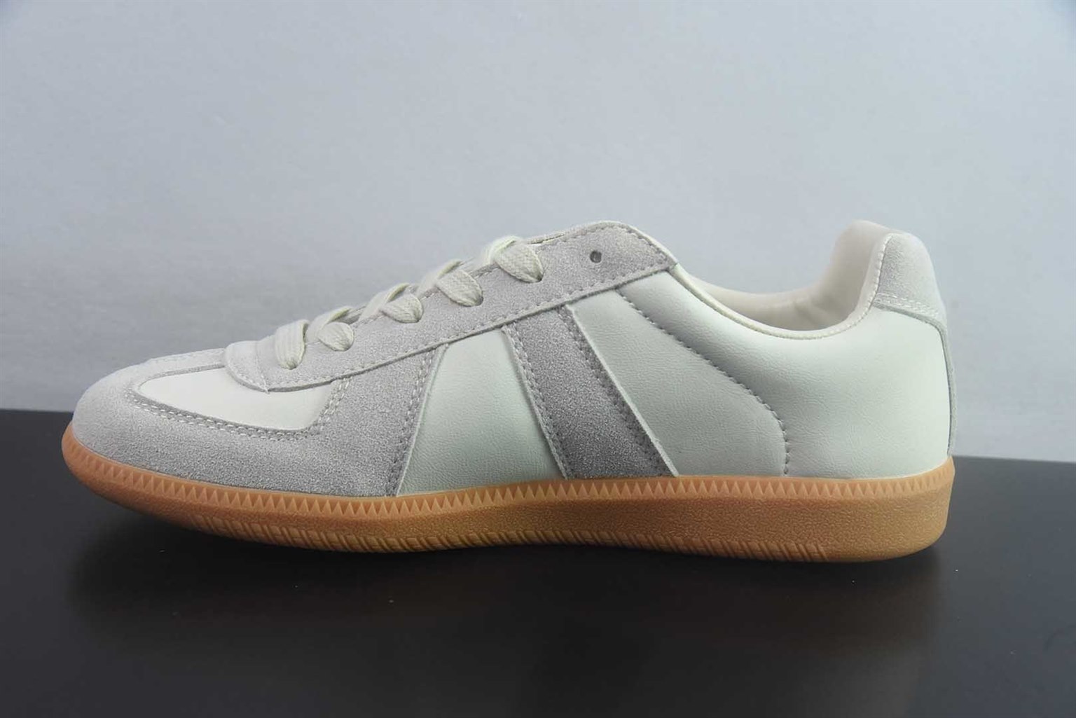 阿迪达斯 Adidas BW Army 白灰德训鞋 纯原版本 货号:KK2801 实拍细节图