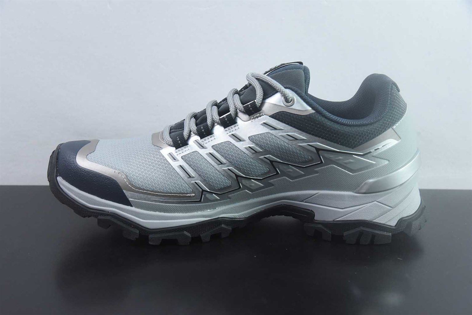 凯乐石 KAILAS 远征 5 Vibram 防滑强抓地力夏季网面防砂防撞户外运动 减震耐磨透气支撑 登山 银色徒步鞋 男款 纯原版本 货号：DHDC68738430 实拍细节图