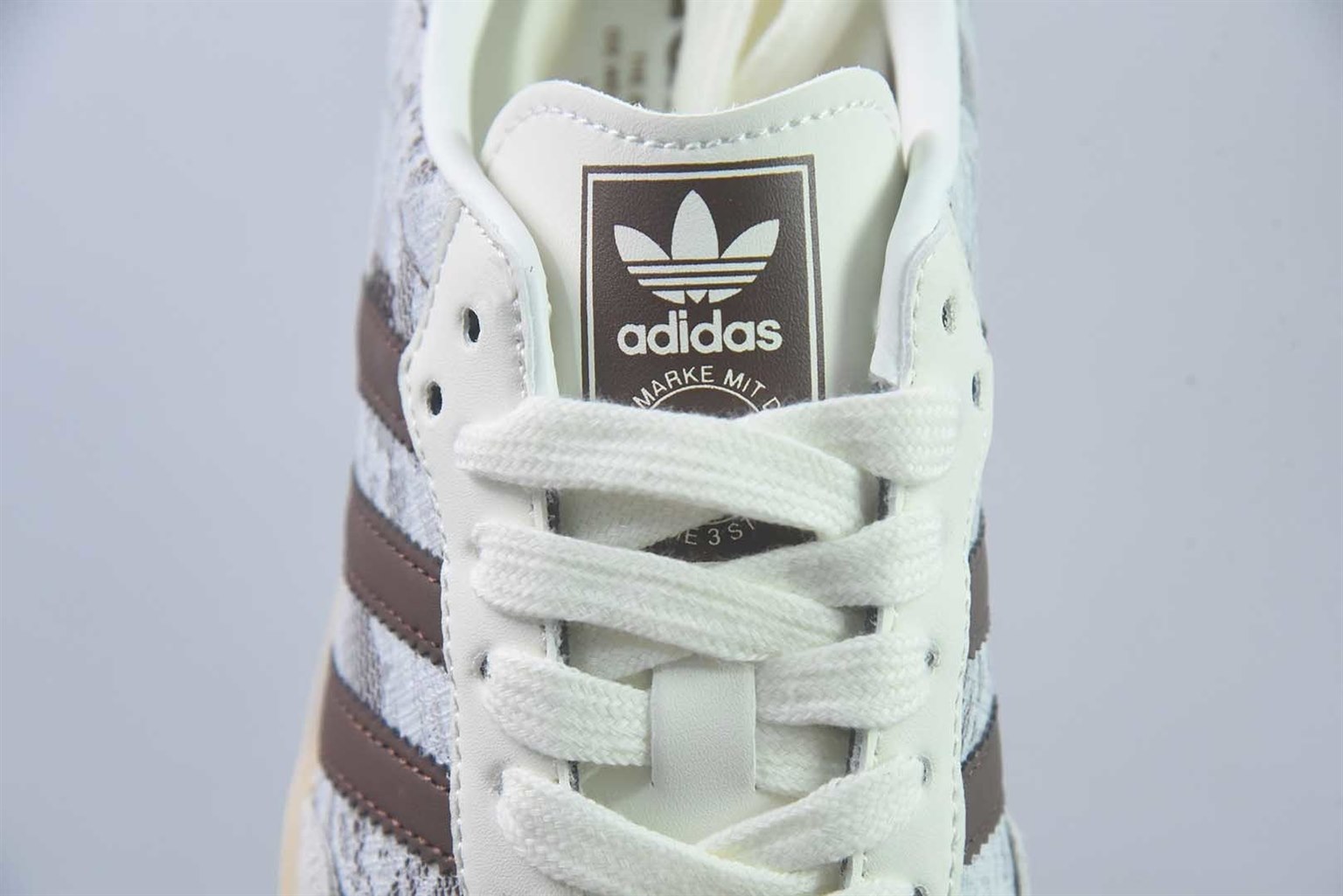 阿迪达斯 Adidas Samba Vegan 阿迪三叶草 白休闲板鞋 纯原版本 货号:KZ8197 实拍细节图