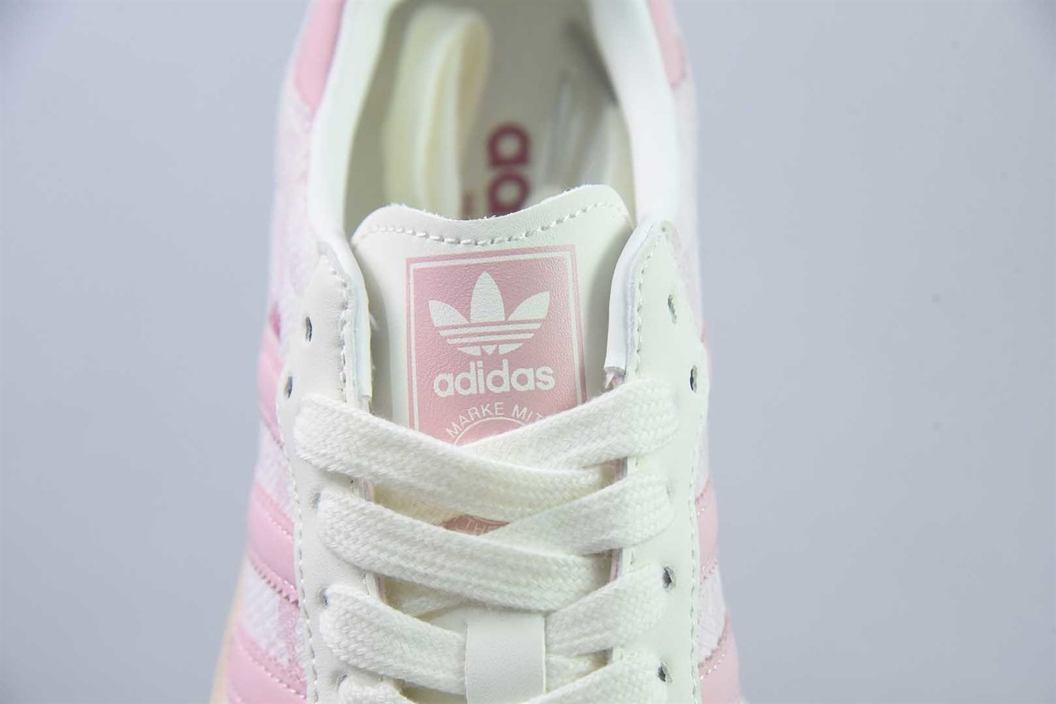 阿迪达斯 Adidas Samba Vegan 阿迪三叶草 粉白休闲板鞋 纯原版本 货号:KZ8196 实拍细节图