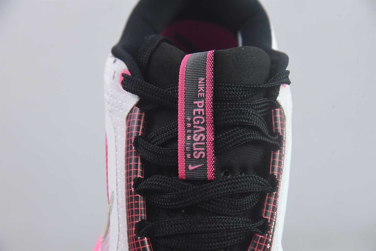 耐克 Nike Air Zoom Pegasus Premium 网面全掌气垫缓震 粉白跑鞋 纯原版本 货号：IR1811-664 实拍细节图