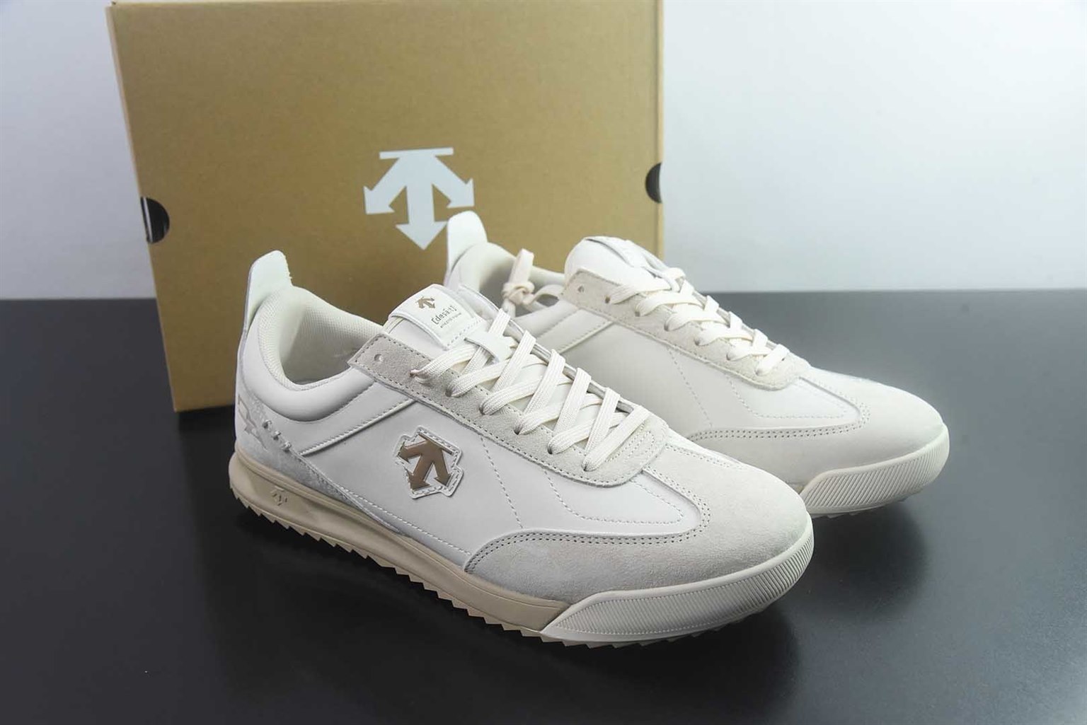 迪桑特 DESCENTE CHRON Tempo LTR V2 米白休闲鞋 纯原版本 主图