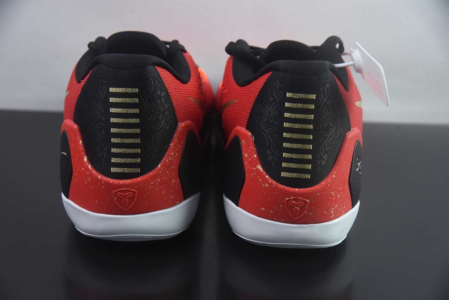 耐克 Nike Kobe 9 Low EM Think Pink PE 科比九代舒适减震防滑 红金低帮篮球鞋 纯原版本 货号:IH1400-600 实拍细节图