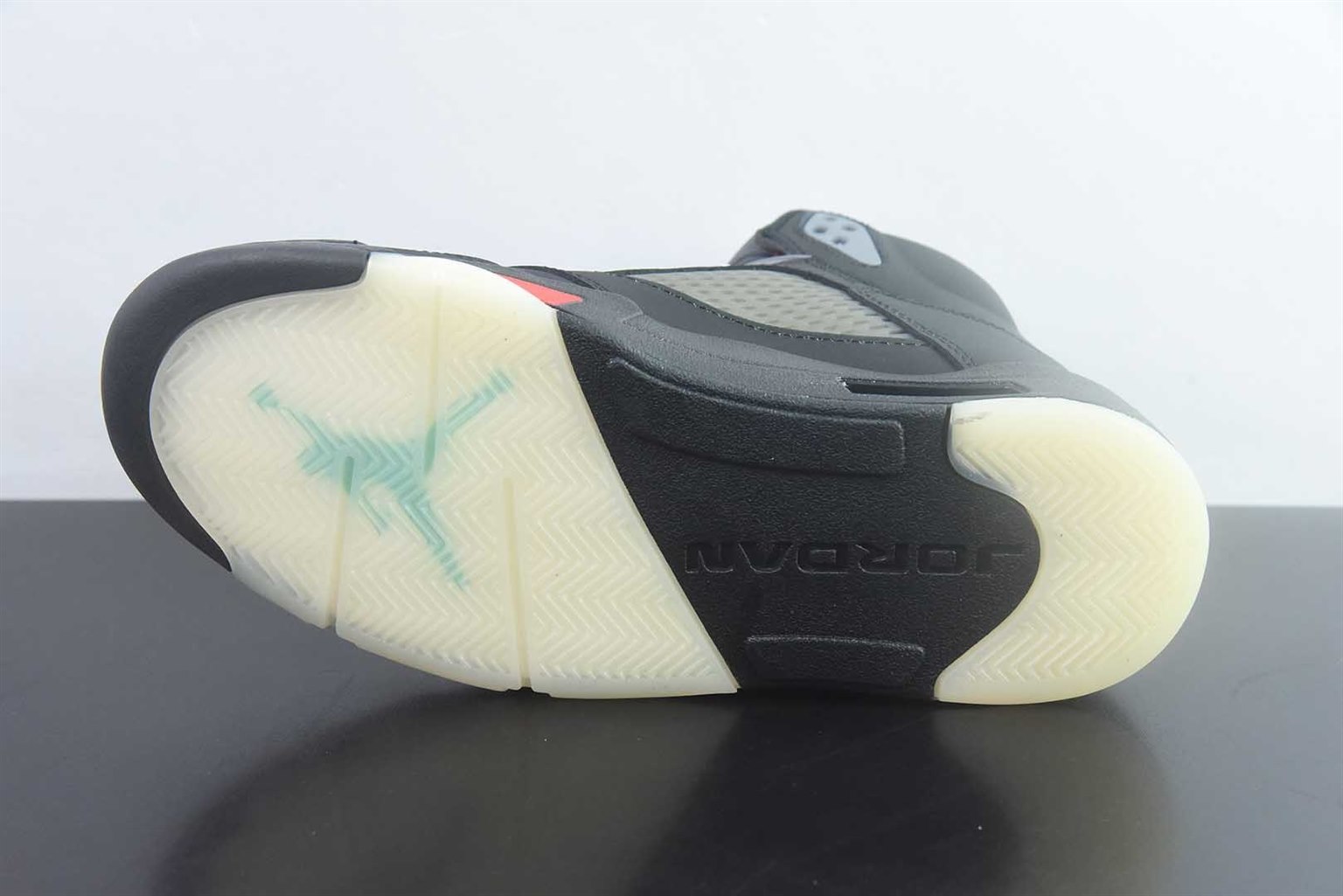 乔丹 Air Jordan 5 Retro x SoleFly 联名 黑绿高帮篮球鞋 纯原版本 货号：IU0734-001 实拍细节图