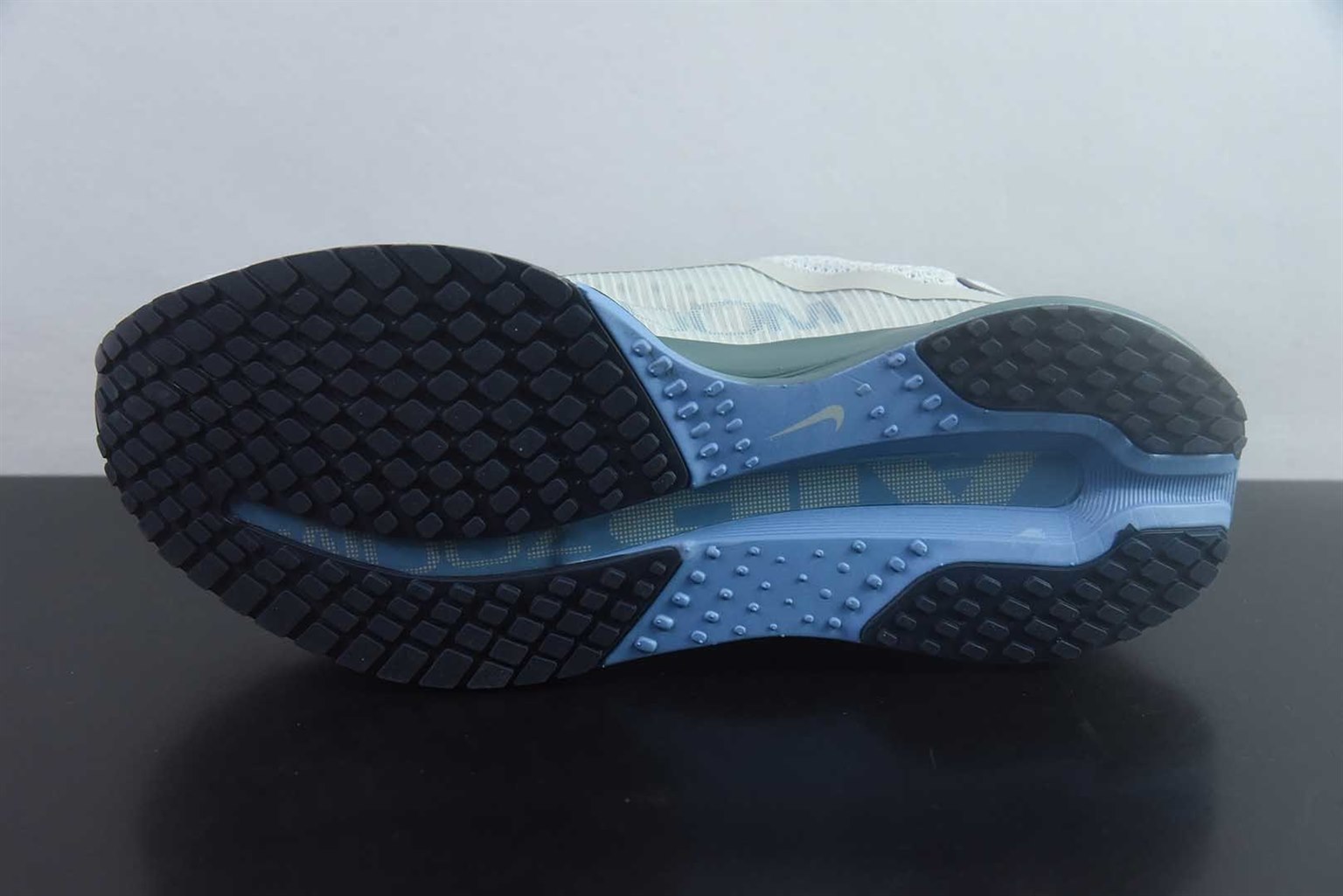 耐克 Nike Air Zoom Pegasus Premium 网面全掌气垫缓震 白蓝跑鞋 纯原版本 货号:HQ2592-017 实拍细节图