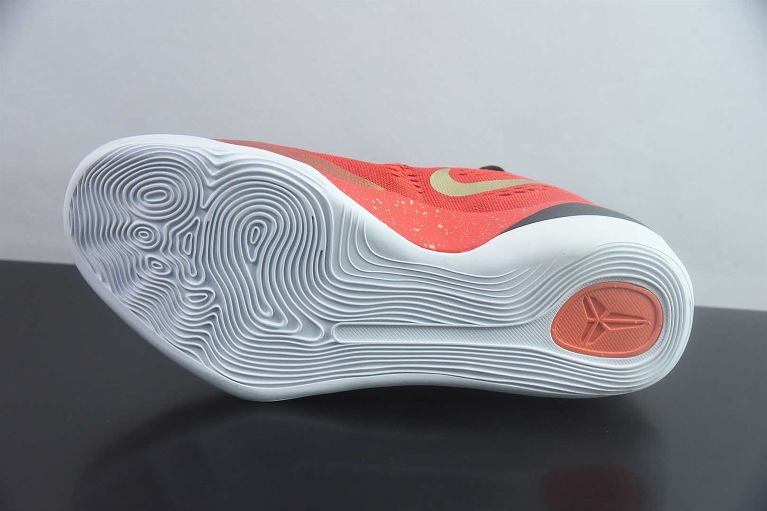 耐克 Nike Kobe 9 Low EM Think Pink PE 科比九代舒适减震防滑 红金低帮篮球鞋 纯原版本 货号:IH1400-600 实拍细节图