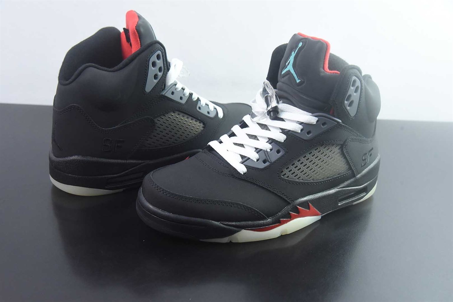 乔丹 Air Jordan 5 Retro x SoleFly 联名 黑绿高帮篮球鞋 纯原版本 货号：IU0734-001 实拍细节图