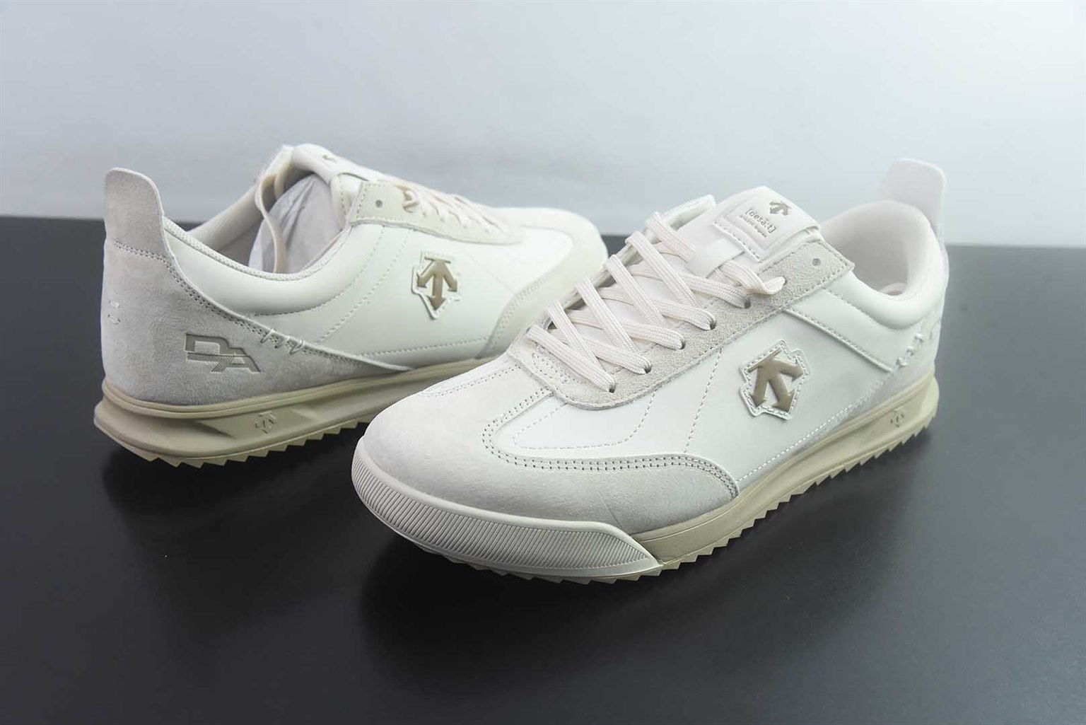 迪桑特 DESCENTE CHRON Tempo LTR V2 米白休闲鞋 纯原版本 实拍细节图