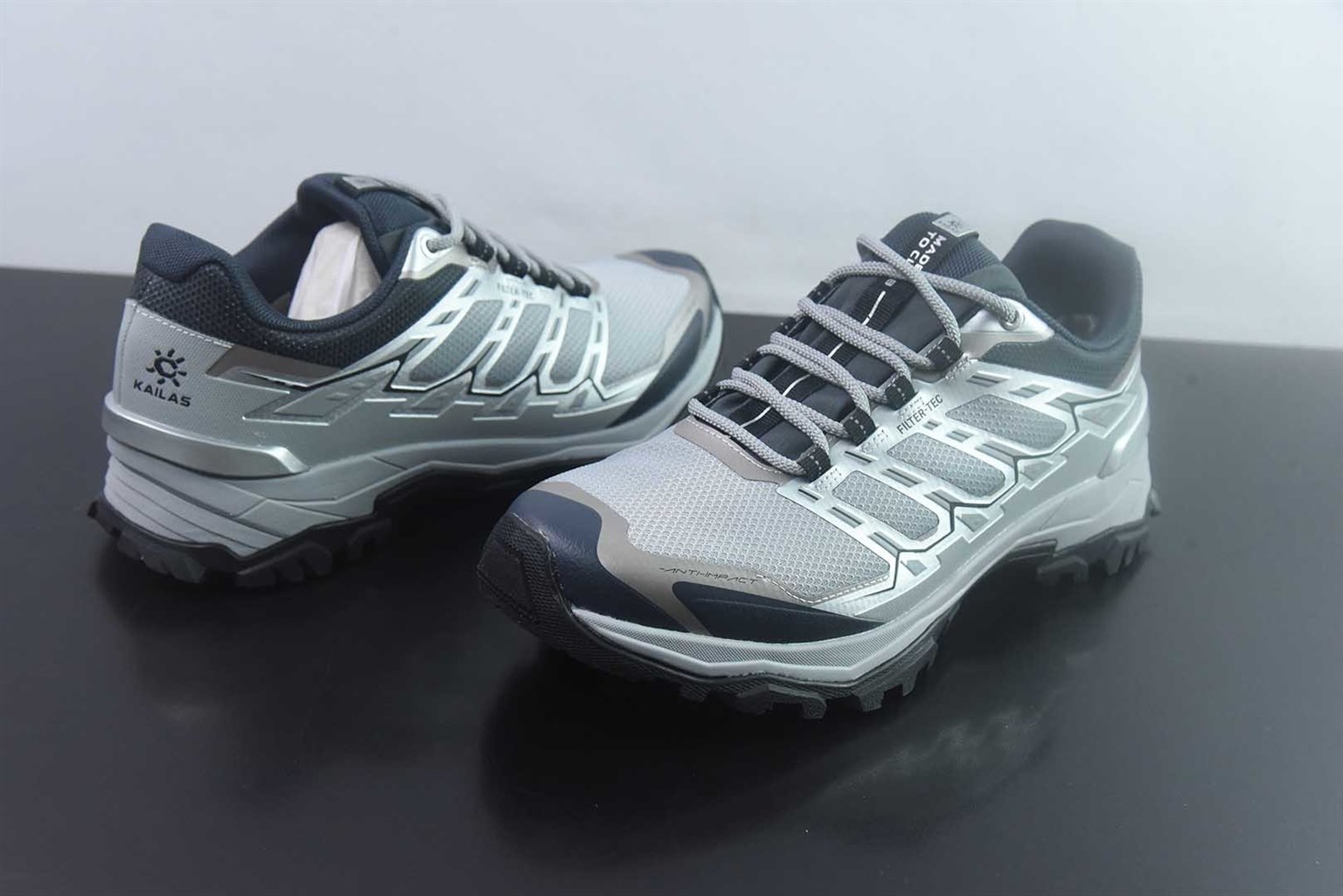 凯乐石 KAILAS 远征 5 Vibram 防滑强抓地力夏季网面防砂防撞户外运动 减震耐磨透气支撑 登山 银色徒步鞋 男款 纯原版本 货号：DHDC68738430 实拍细节图