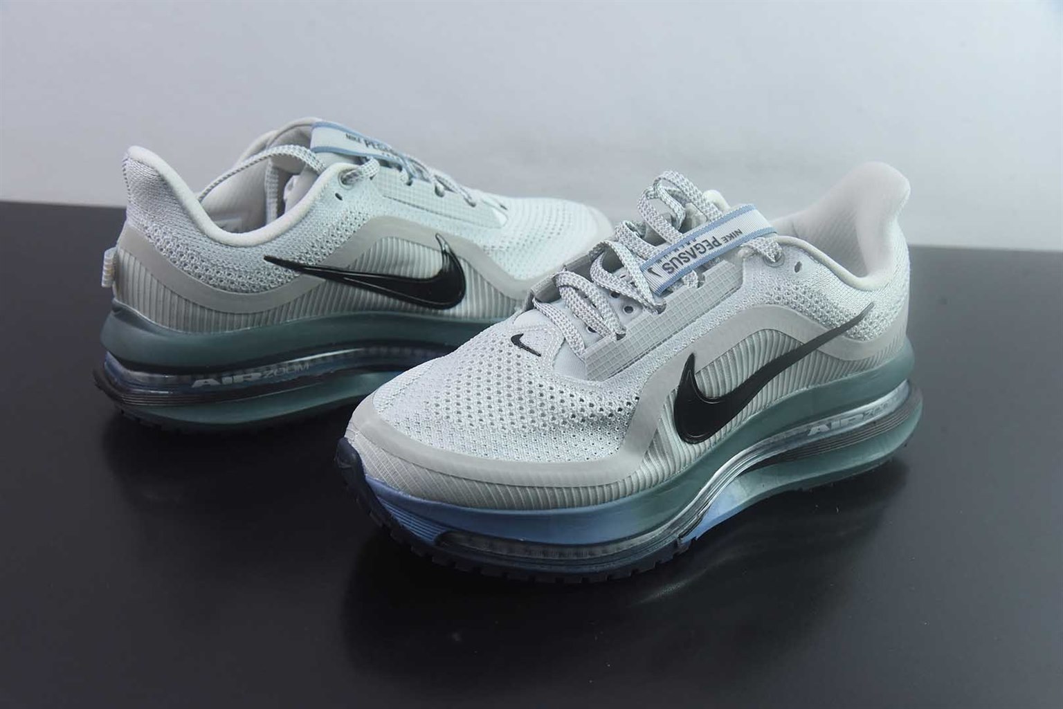 耐克 Nike Air Zoom Pegasus Premium 网面全掌气垫缓震 白蓝跑鞋 纯原版本 货号:HQ2592-017 实拍细节图