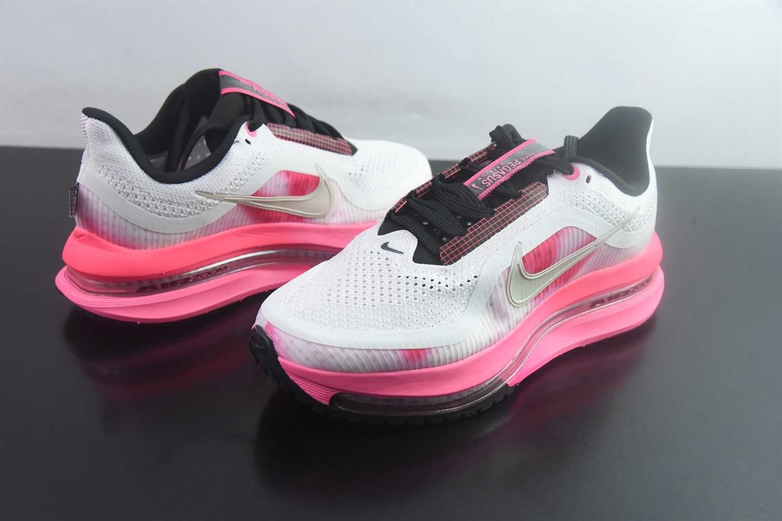 耐克 Nike Air Zoom Pegasus Premium 网面全掌气垫缓震 粉白跑鞋 纯原版本 货号：IR1811-664 实拍细节图