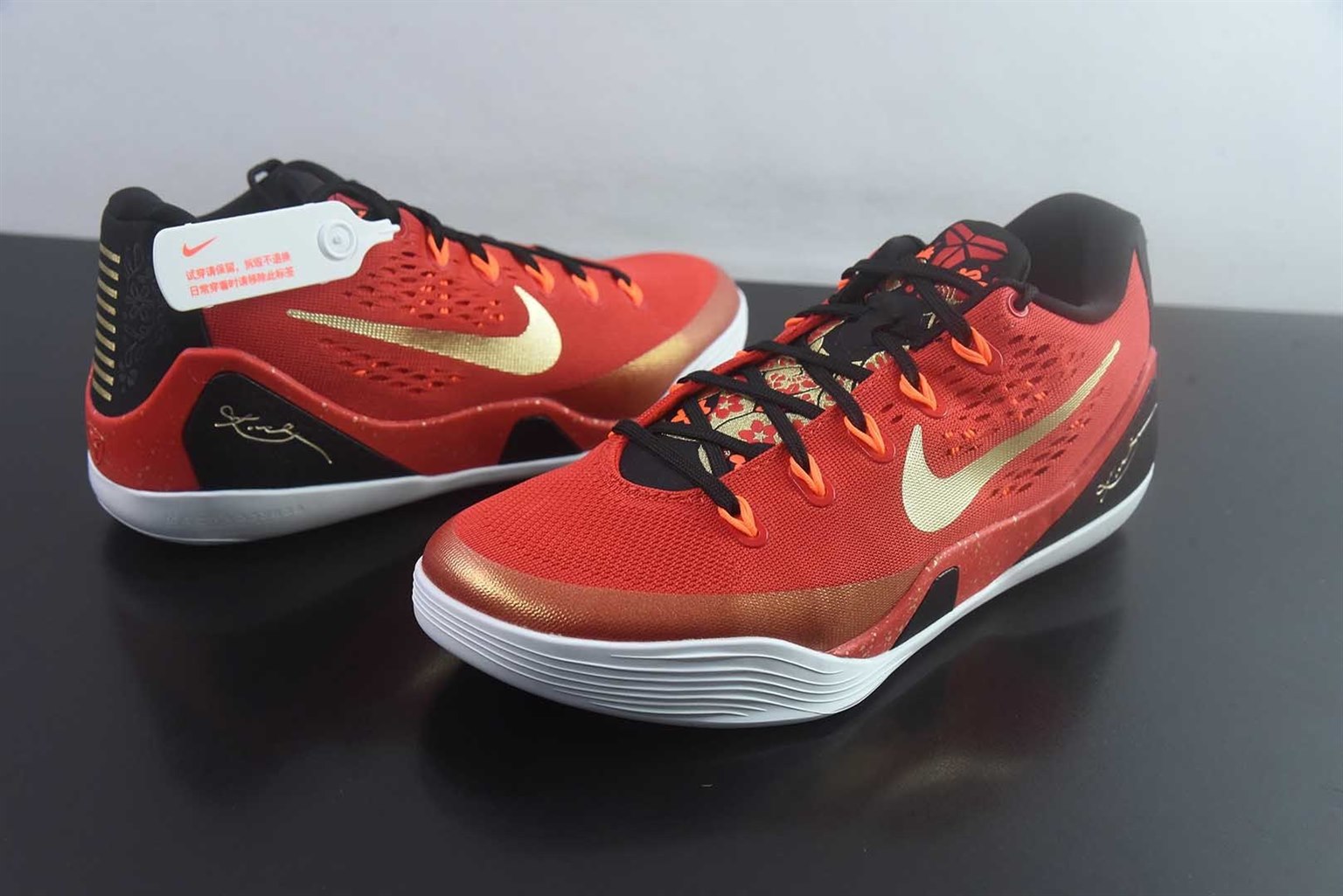 耐克 Nike Kobe 9 Low EM Think Pink PE 科比九代舒适减震防滑 红金低帮篮球鞋 纯原版本 货号:IH1400-600 实拍细节图
